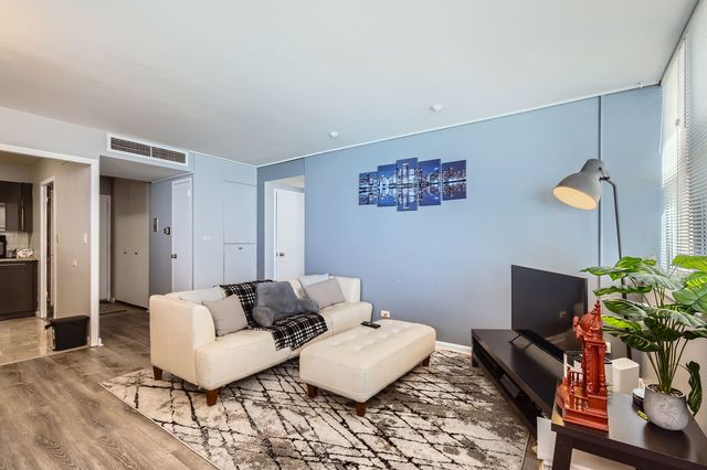 6301 N Sheridan Road 10F, Chicago, IL 60660