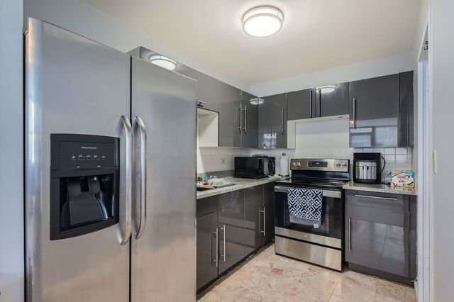 6301 N Sheridan Road 10F, Chicago, IL 60660