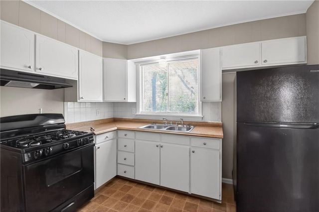 11612 Sycamore Drive, Kansas City, KS 64134