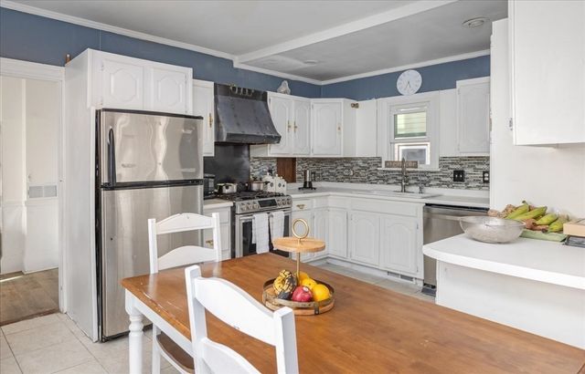 33 Ninth Ave, Haverhill, MA 01830