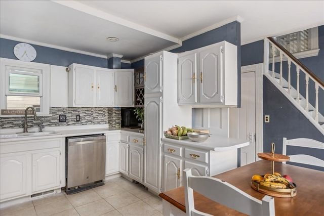 33 Ninth Ave, Haverhill, MA 01830