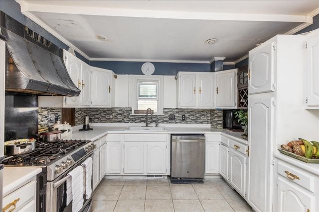 33 Ninth Ave, Haverhill, MA 01830