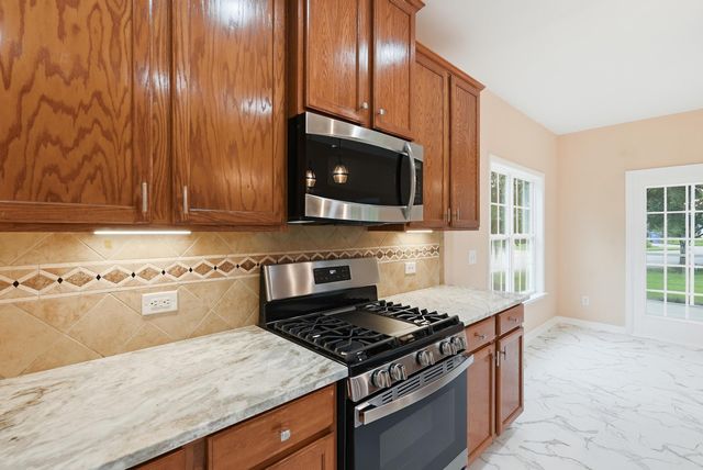 8446 Middle River Way, North Charleston, SC 29420
