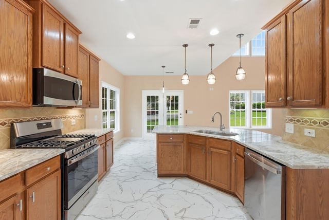 8446 Middle River Way, North Charleston, SC 29420