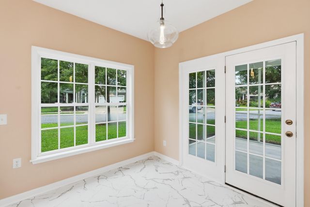 8446 Middle River Way, North Charleston, SC 29420