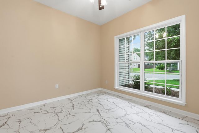 8446 Middle River Way, North Charleston, SC 29420