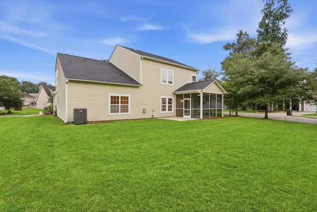 8446 Middle River Way, North Charleston, SC 29420