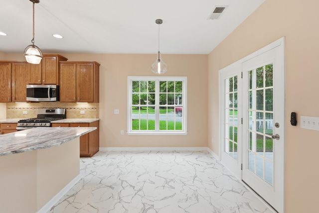 8446 Middle River Way, North Charleston, SC 29420