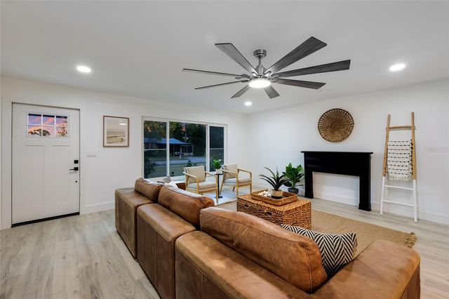 120 43RD STREET NW, Bradenton, FL 34209