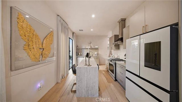 8840 Ashcroft Avenue, West Hollywood, CA 90048