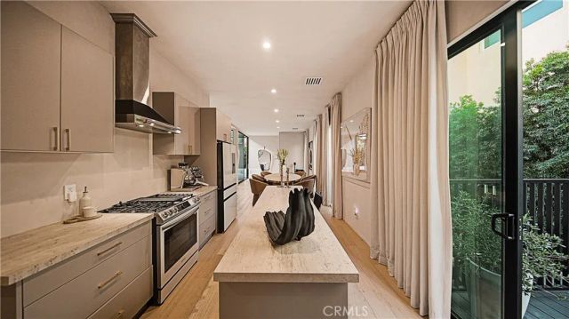 8840 Ashcroft Avenue, West Hollywood, CA 90048