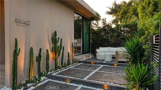 8840 Ashcroft Avenue, West Hollywood, CA 90048