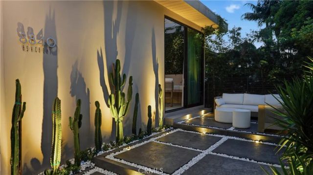 8840 Ashcroft Avenue, West Hollywood, CA 90048