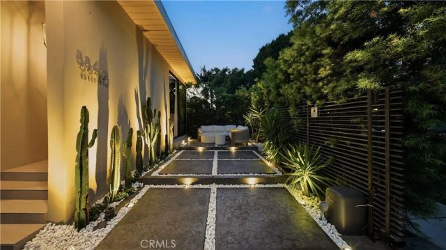 8840 Ashcroft Avenue, West Hollywood, CA 90048