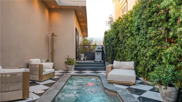 8840 Ashcroft Avenue, West Hollywood, CA 90048