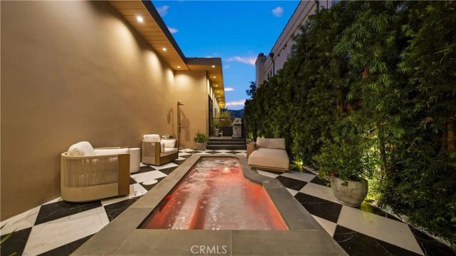 8840 Ashcroft Avenue, West Hollywood, CA 90048