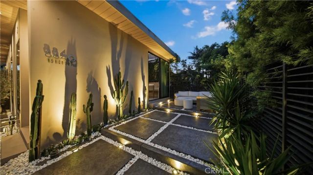 8840 Ashcroft Avenue, West Hollywood, CA 90048