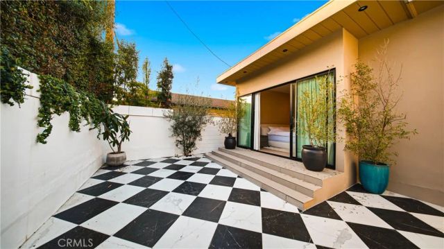 8840 Ashcroft Avenue, West Hollywood, CA 90048