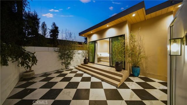 8840 Ashcroft Avenue, West Hollywood, CA 90048