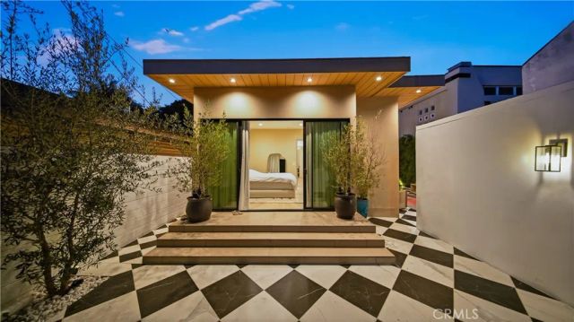 8840 Ashcroft Avenue, West Hollywood, CA 90048