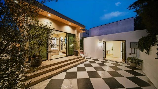 8840 Ashcroft Avenue, West Hollywood, CA 90048