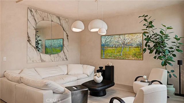 8840 Ashcroft Avenue, West Hollywood, CA 90048