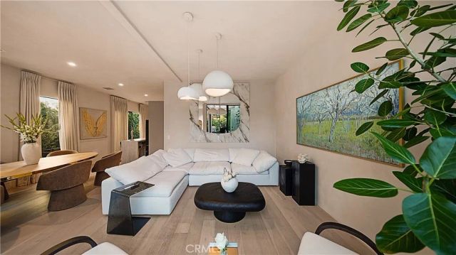 8840 Ashcroft Avenue, West Hollywood, CA 90048