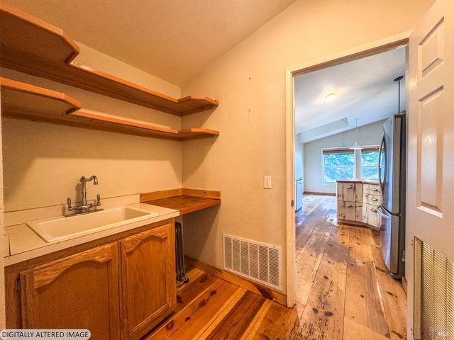 14475 Poonkinney Rd, Dos Rios, CA 95429