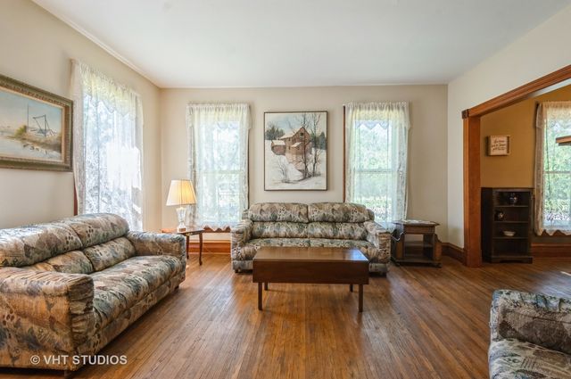 128 Forest Avenue, Riverside, IL 60546