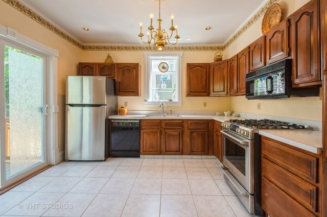 128 Forest Avenue, Riverside, IL 60546