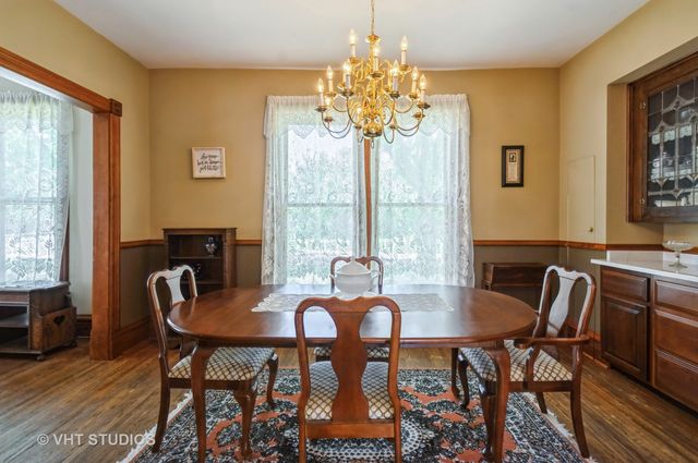 128 Forest Avenue, Riverside, IL 60546