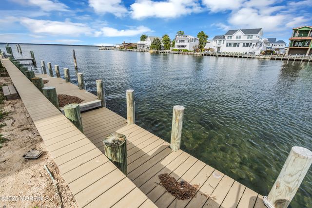 17 Lange Avenue, Harvey Cedars, NJ 08008