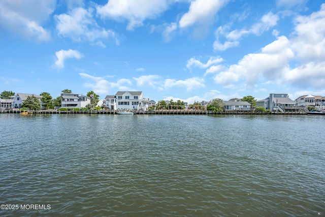 17 Lange Avenue, Harvey Cedars, NJ 08008