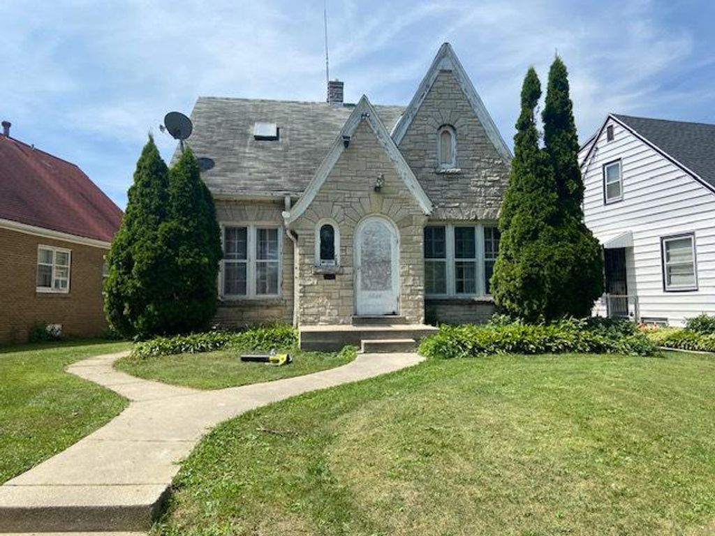 4045 N Montreal STREET, Milwaukee, WI 53216