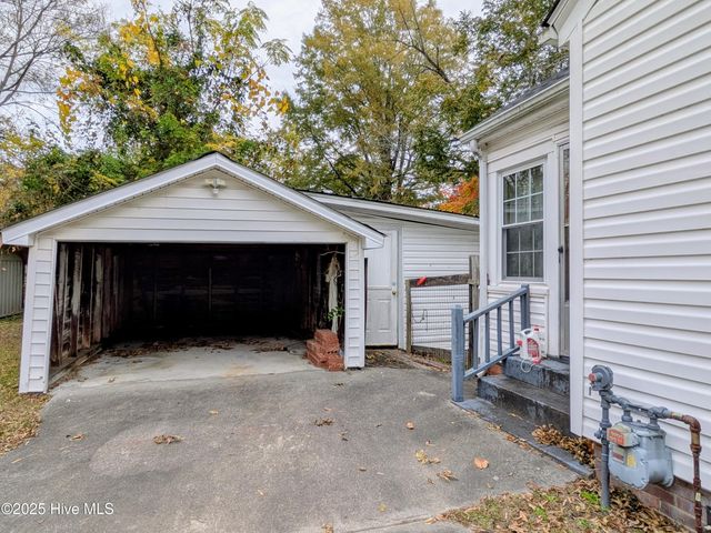 1004 Ward Street, Greenville, NC 27834