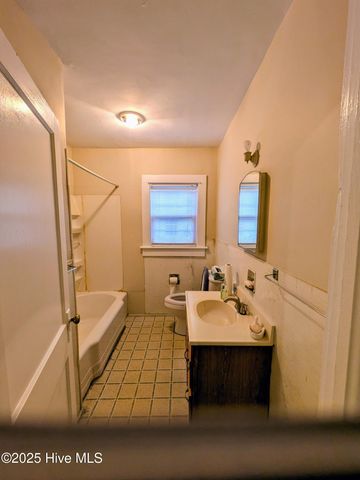 1004 Ward Street, Greenville, NC 27834