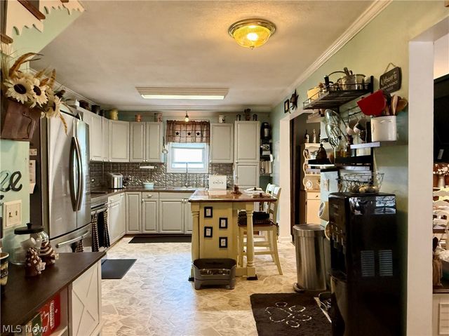 1207 N 9th Street, Martins Ferry, OH 43935