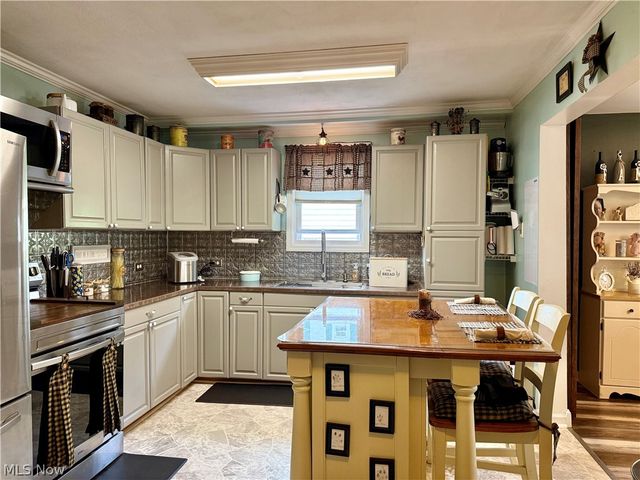1207 N 9th Street, Martins Ferry, OH 43935