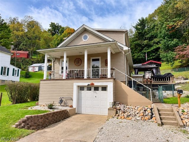 1207 N 9th Street, Martins Ferry, OH 43935