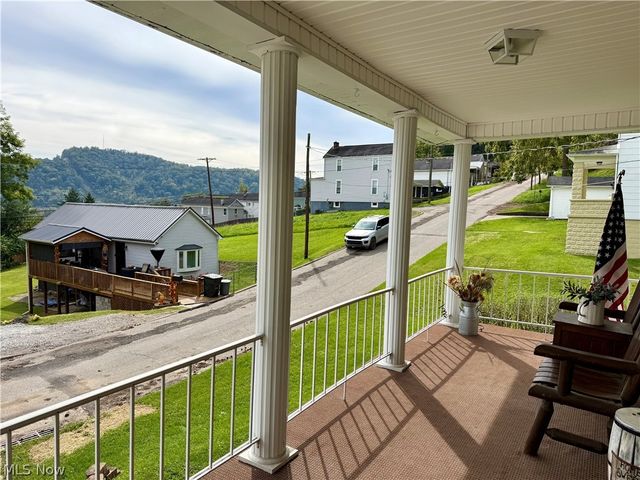 1207 N 9th Street, Martins Ferry, OH 43935