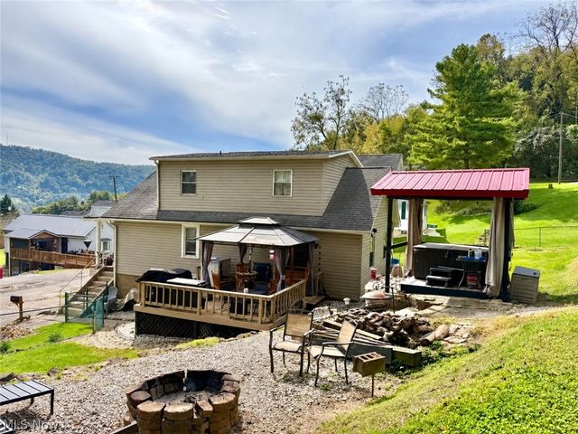 1207 N 9th Street, Martins Ferry, OH 43935