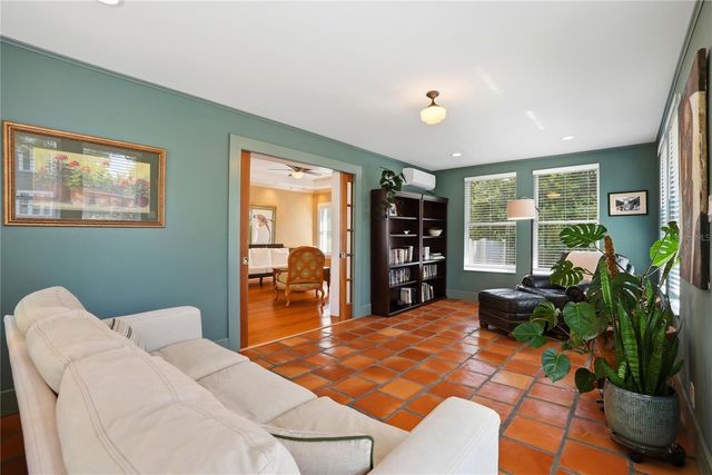 241 72ND STREET N, St Petersburg, FL 33710