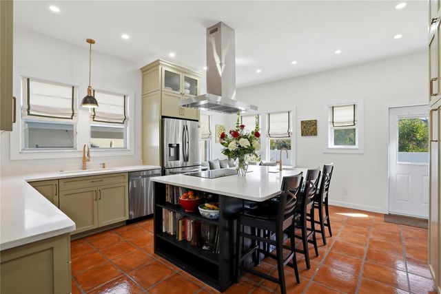 241 72ND STREET N, St Petersburg, FL 33710