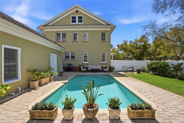 241 72ND STREET N, St Petersburg, FL 33710