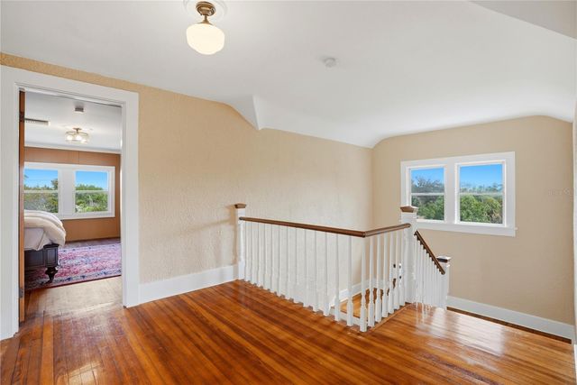 241 72ND STREET N, St Petersburg, FL 33710