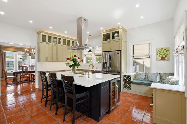 241 72ND STREET N, St Petersburg, FL 33710