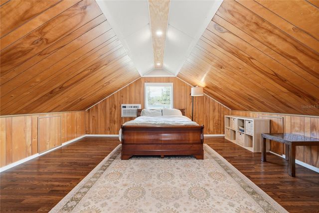 241 72ND STREET N, St Petersburg, FL 33710