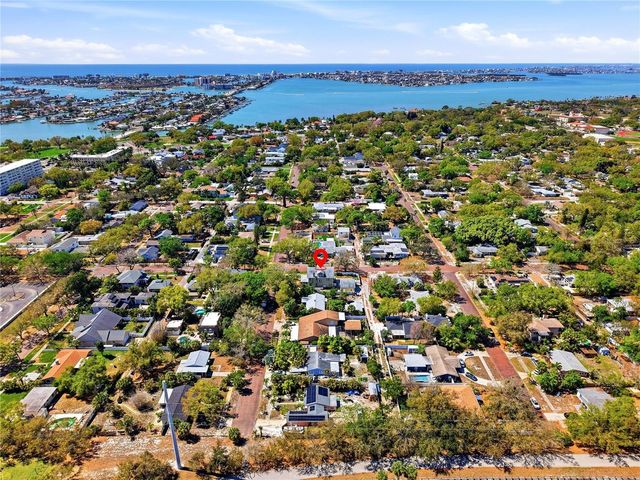 241 72ND STREET N, St Petersburg, FL 33710