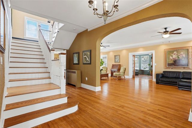 241 72ND STREET N, St Petersburg, FL 33710