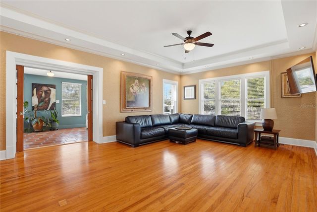 241 72ND STREET N, St Petersburg, FL 33710